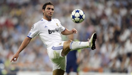 李楠终迎执教生涯里程碑！江苏力克青岛终结对手不败神话