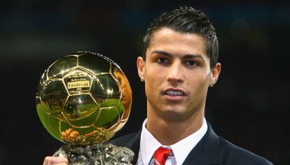 莱万谈凯恩，他有望超越我的纪录，但我永远是拜仁的支持者