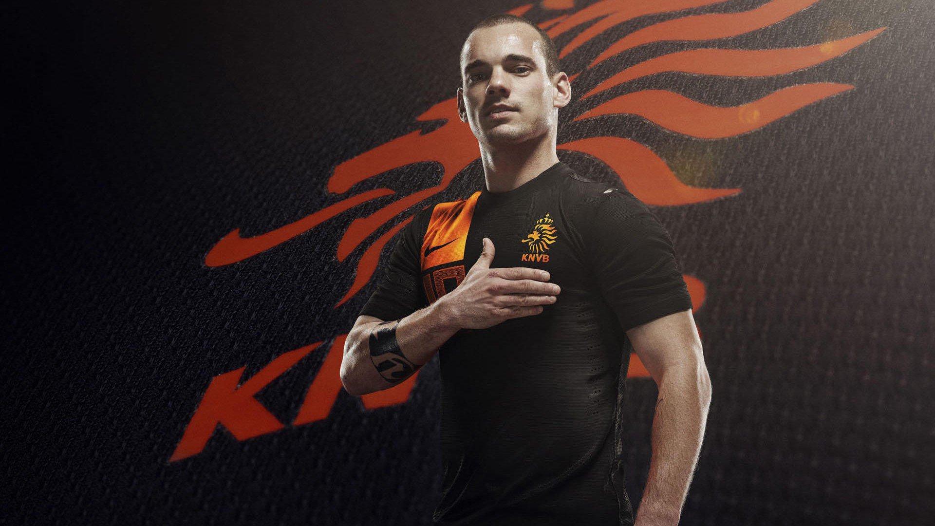 夜读时光铸就绿茵诗人 足球明星隐匿的文学世界悄然绽放